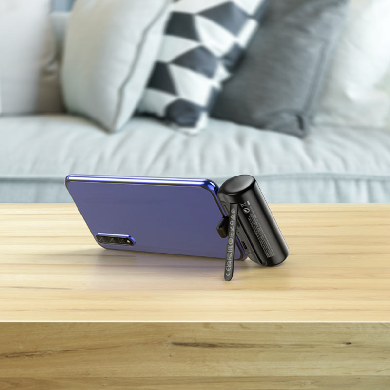 بنك الطاقة الصغير Hoco J106 | سعة 5000 مللي أمبير، منفذ من النوع C، حامل قابل للطي